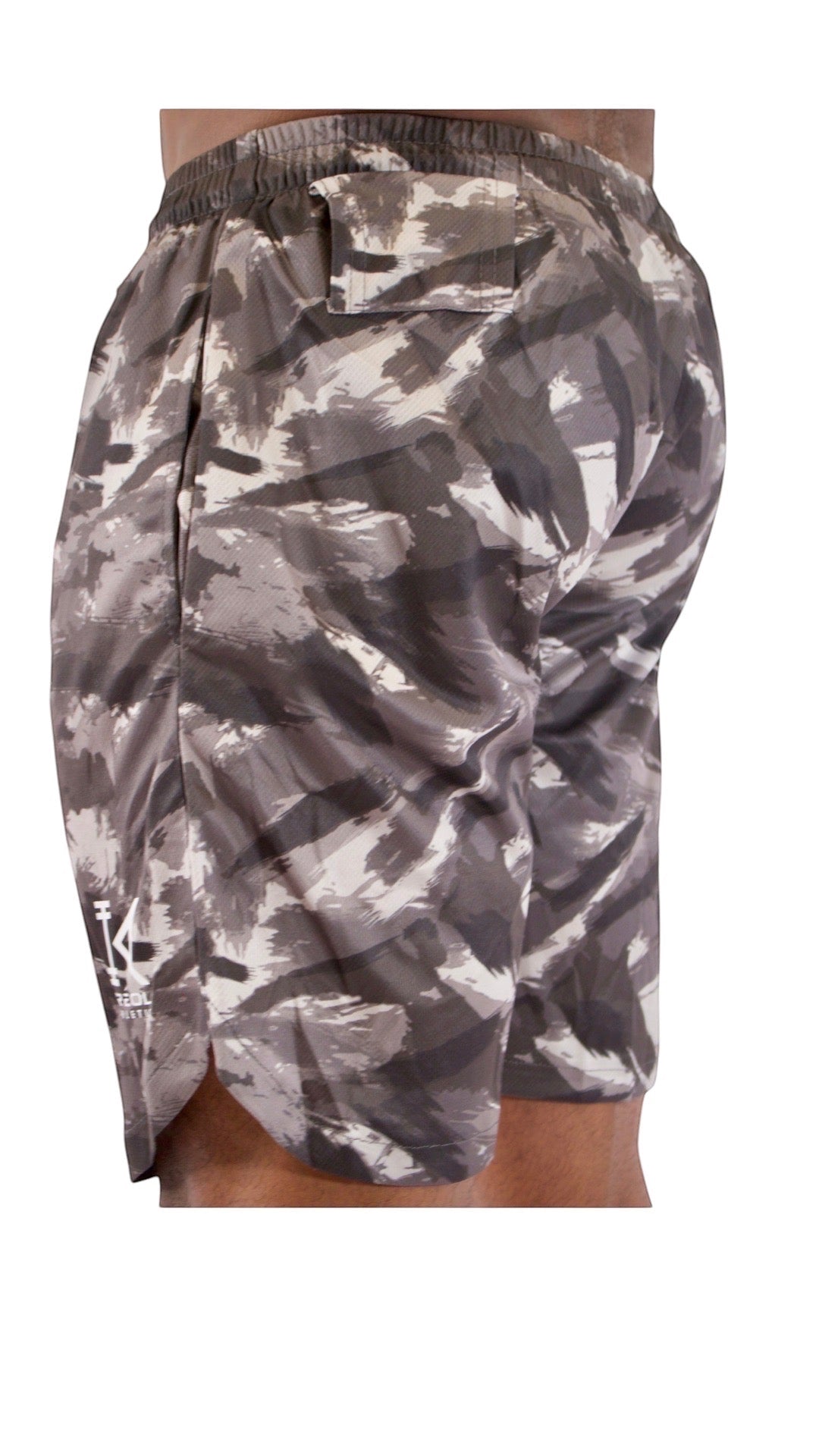 Short de sport Kréol Athletic homme camouflage gris et blanc, tissu technique léger, coupe droite pour la musculation et l'entraînement.