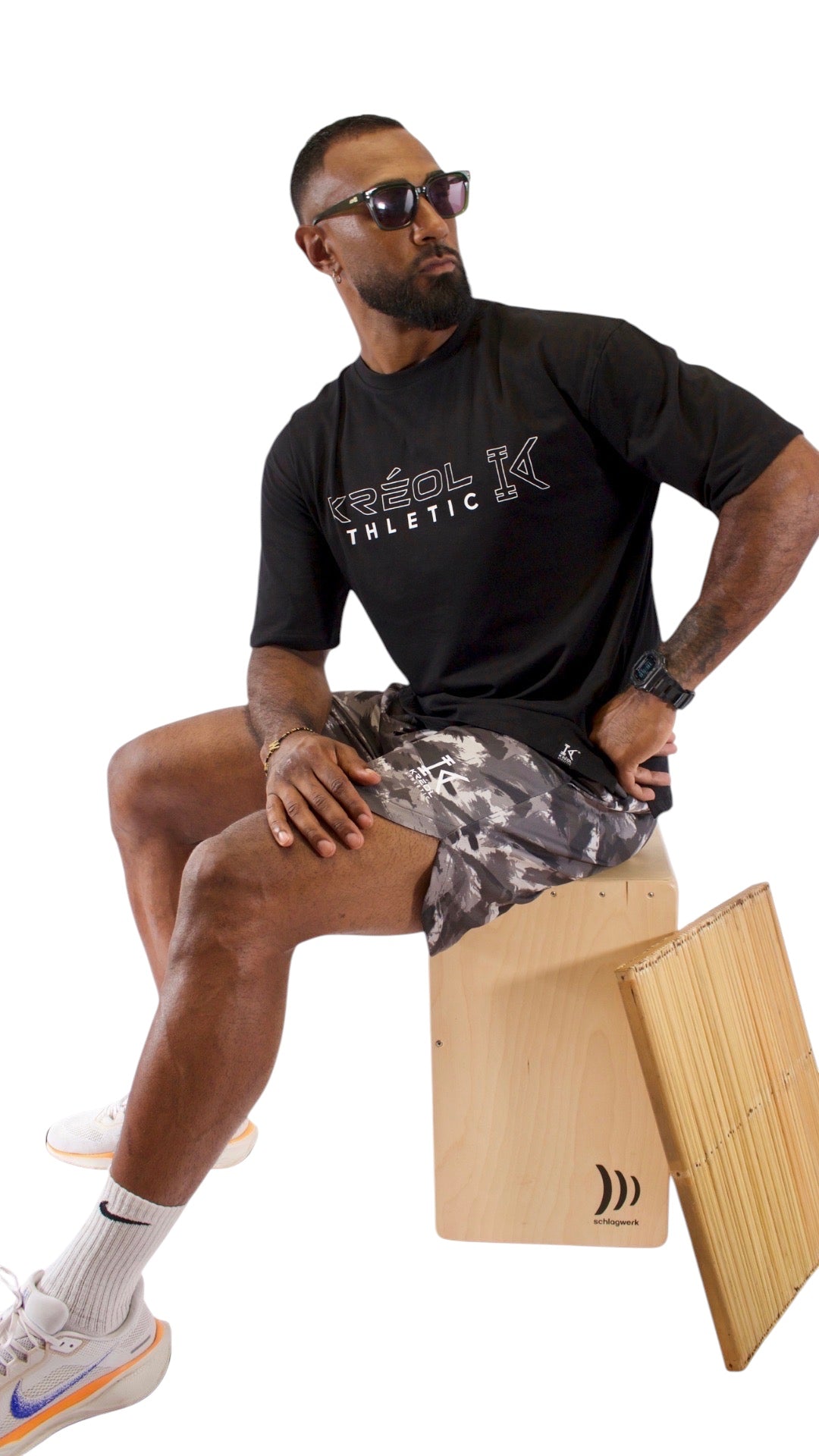T-shirt oversize noir Kréol Athletic en coton et Spandex avec message imprimé au dos et logo discret. Coupe ample.